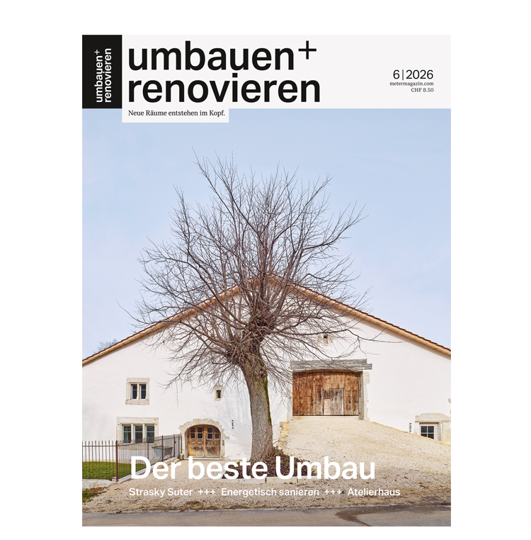 Magazincover von „umbauen + renovieren“ mit einer weissen Fassade und einem kahlen Baum vor einem Haus; Titelthema ist „Der beste Umbau“, ergänzt durch weitere Schlagzeilen und Ausgabeangaben.