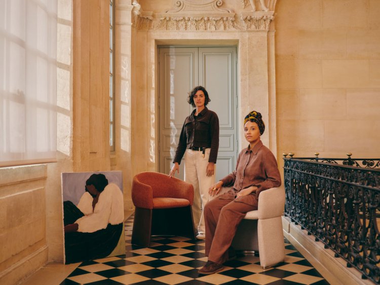 Das Künstlerinnen-Duo Sacrée Frangine in der Pariser Inszenierung der Kave Gallery.