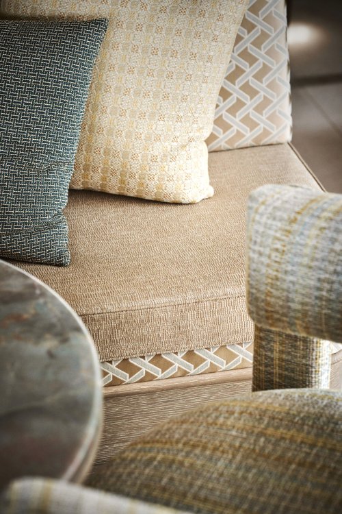 Detailaufnahme der Stoff- und Materialwelt im Chez Fritz, inspiriert von Textur und Rhythmus.