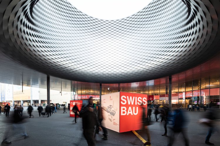 Aussenaufnahme des Messebaus in Basel während der Swissbau Basel.