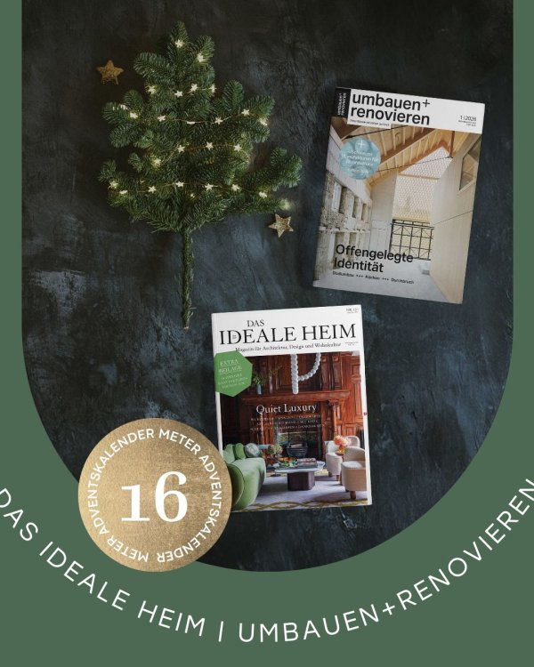 Zeitschriften mit Mini-Weihnachtsbaum